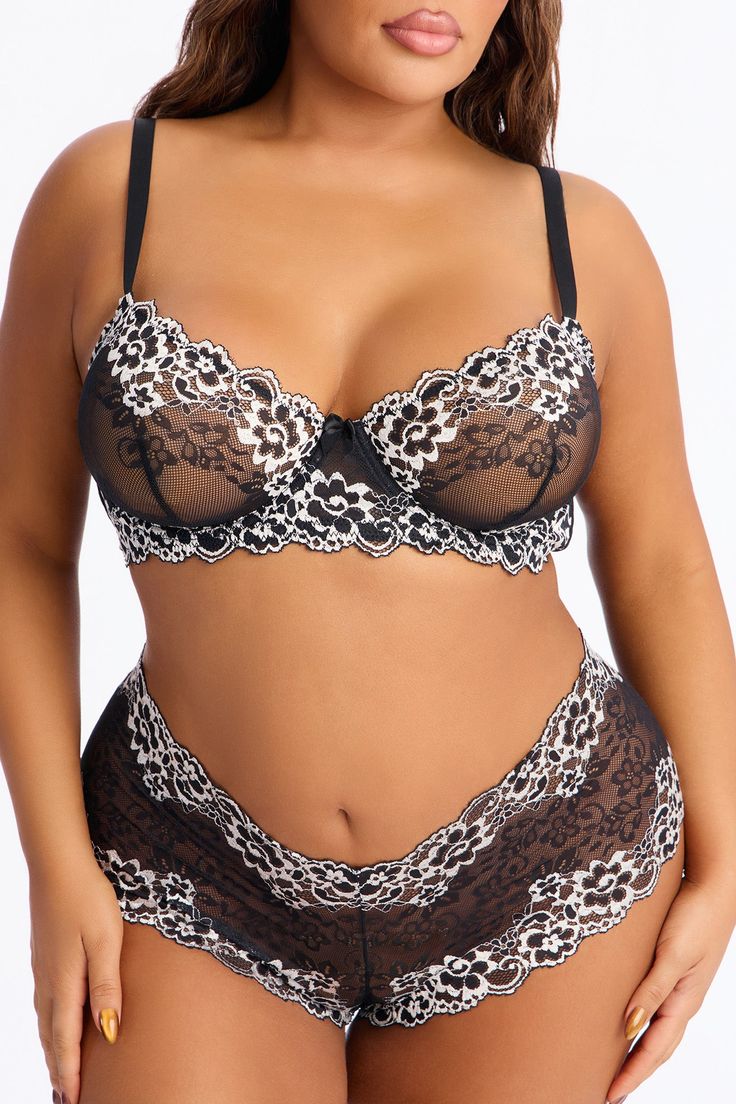 Niki 2 Piece Crotchless Lace Bra And Boyshort Set in Size M